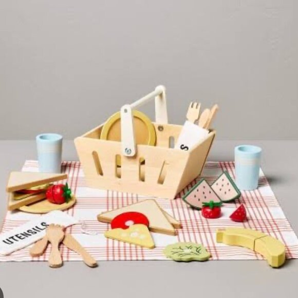 Hearth & Hand with Magnolia Toy Picnic Basket Playset 32pc NEW WITH BOX‎ - Picture 2 of 5